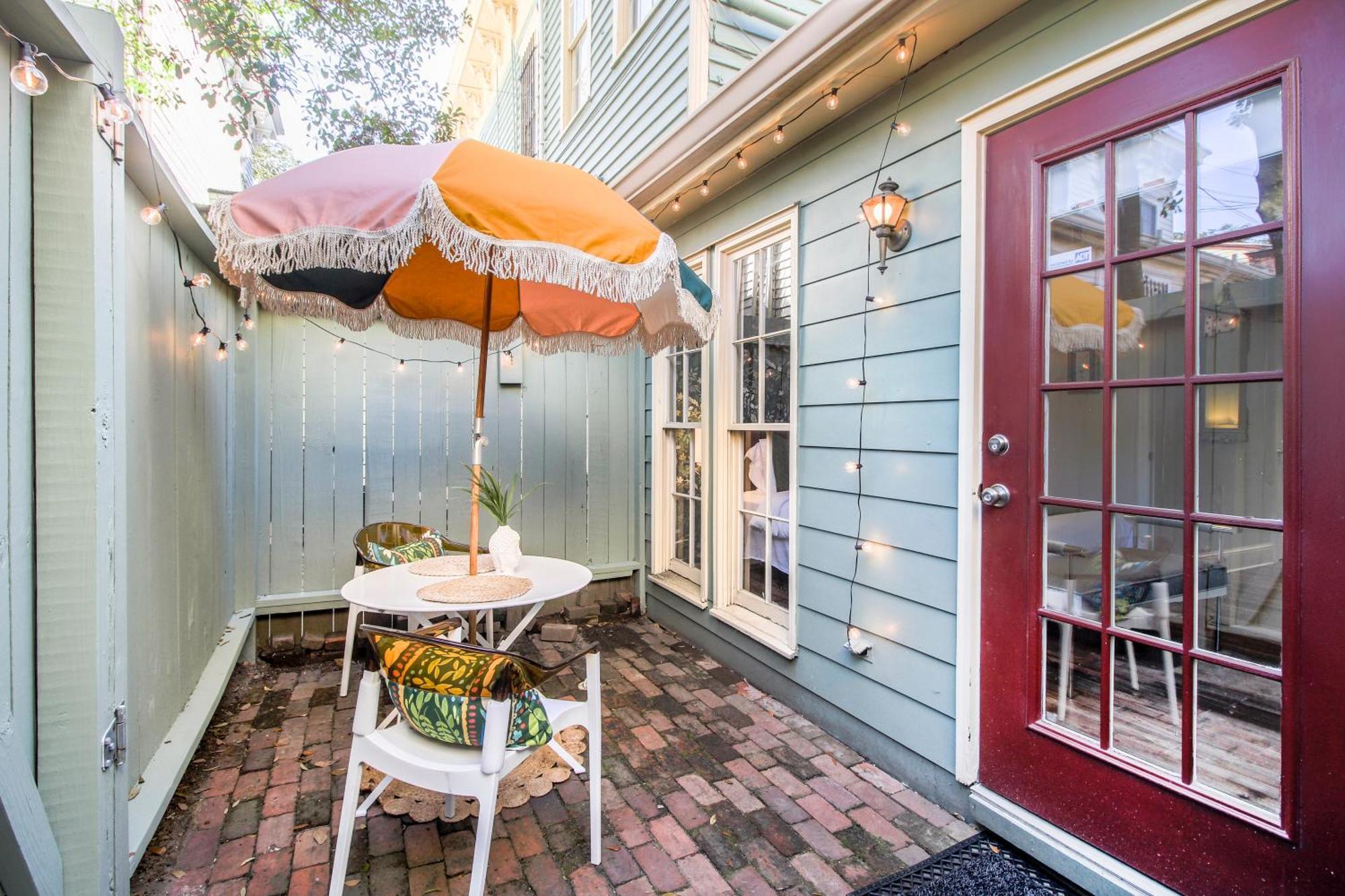 Private Patio Retreat In Charming Downtown Apartment Savannah Exterior photo