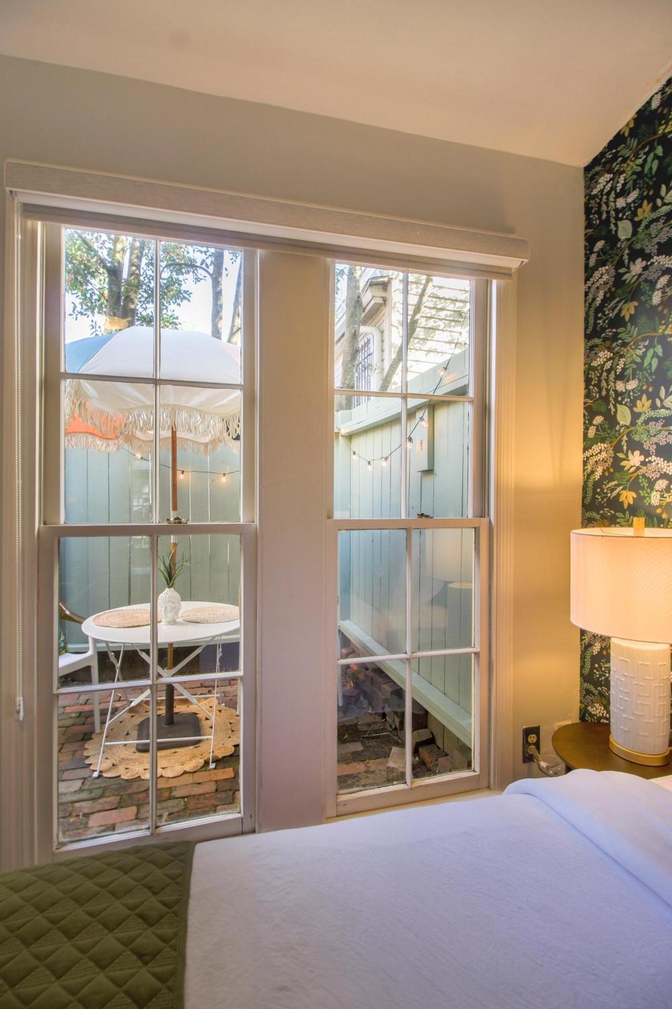 Private Patio Retreat In Charming Downtown Apartment Savannah Exterior photo